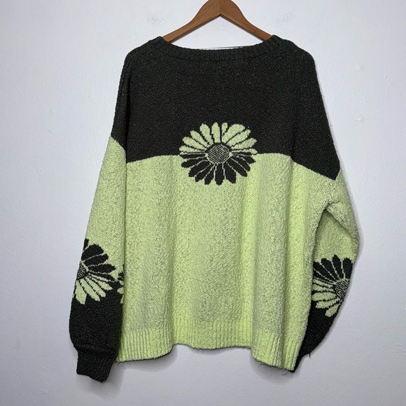 Free People in Bloom Sweater Size Medium - Picture 3 of 8